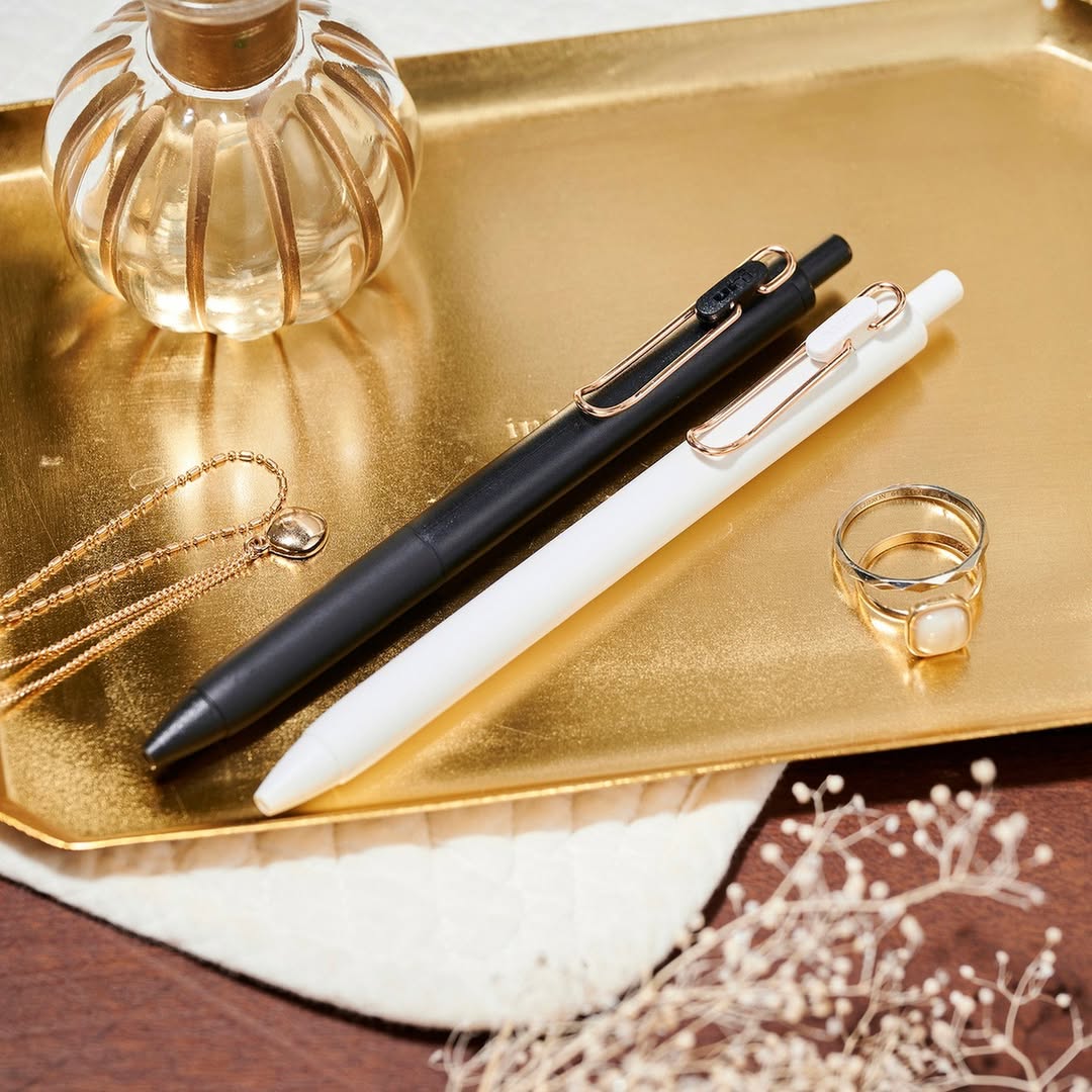 uniball™ ONE Retractable Gel Pen, Limited Edition Gold Clips 2 uniball™ ONE Retractable Gel Pen, Limited Edition Gold Clips