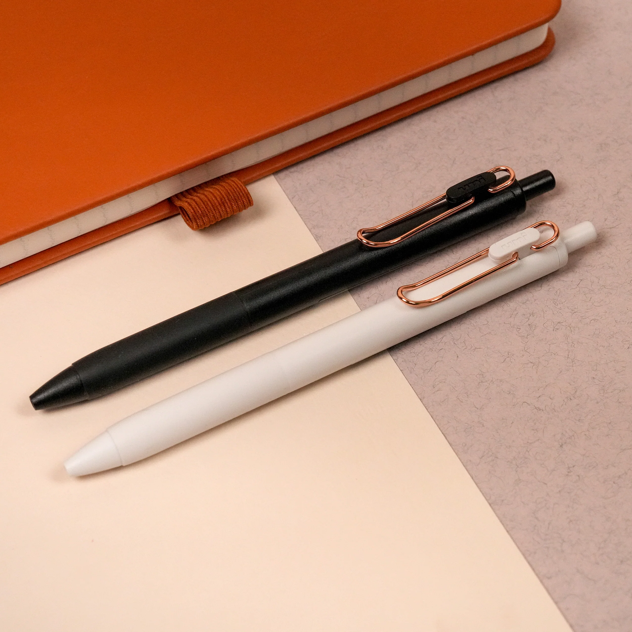 uniball™ ONE Retractable Gel Pen, Limited Edition Gold Clips 4 uniball™ ONE Retractable Gel Pen, Limited Edition Gold Clips